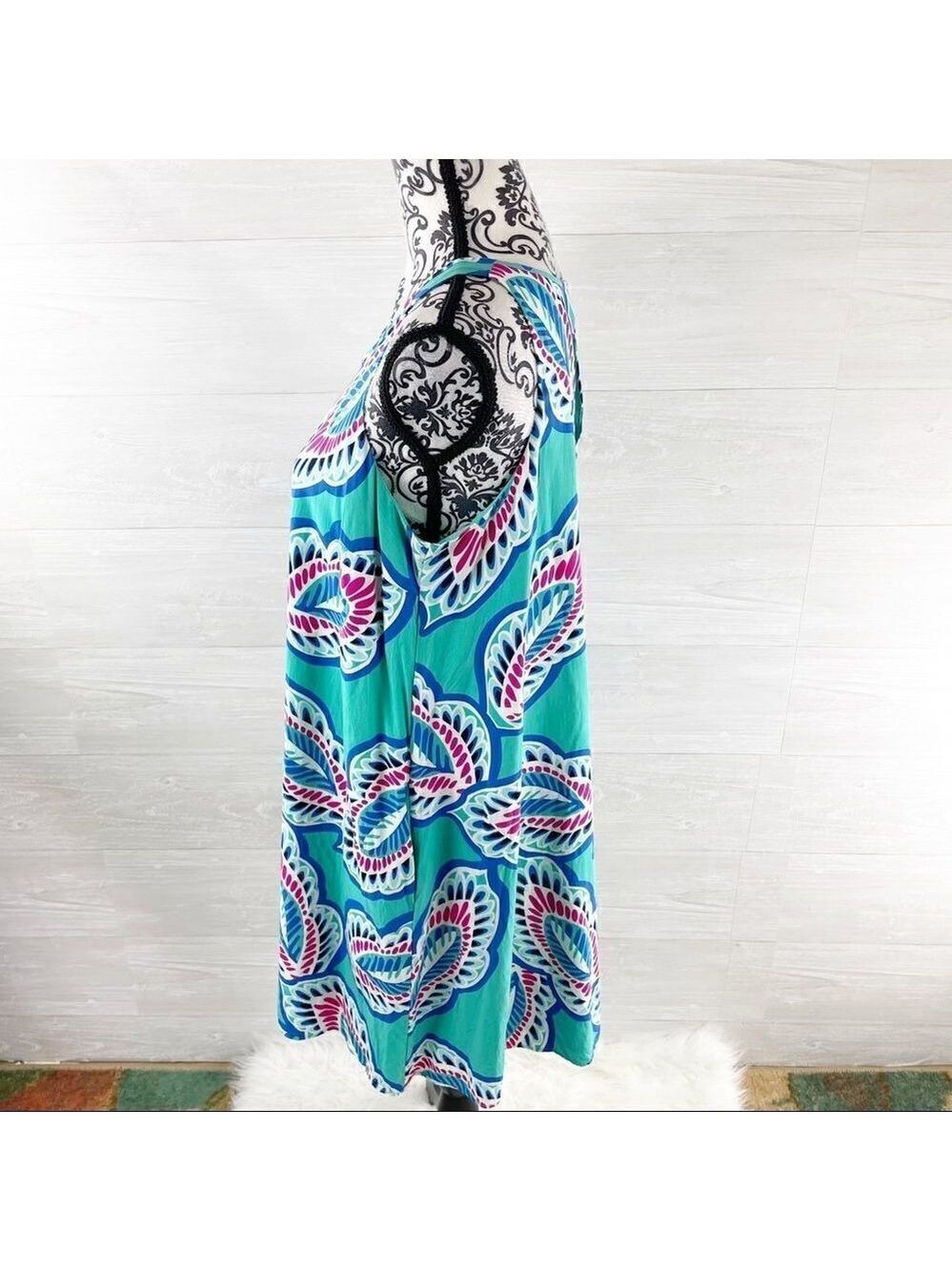 Crown & Ivy Leaf Print Shift Midi Halter Dress - Picture 6 of 8